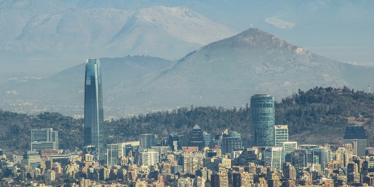 Skyline di Santiago del Cile, dove è appena stato pubblicato un progetto di riforma fiscale
