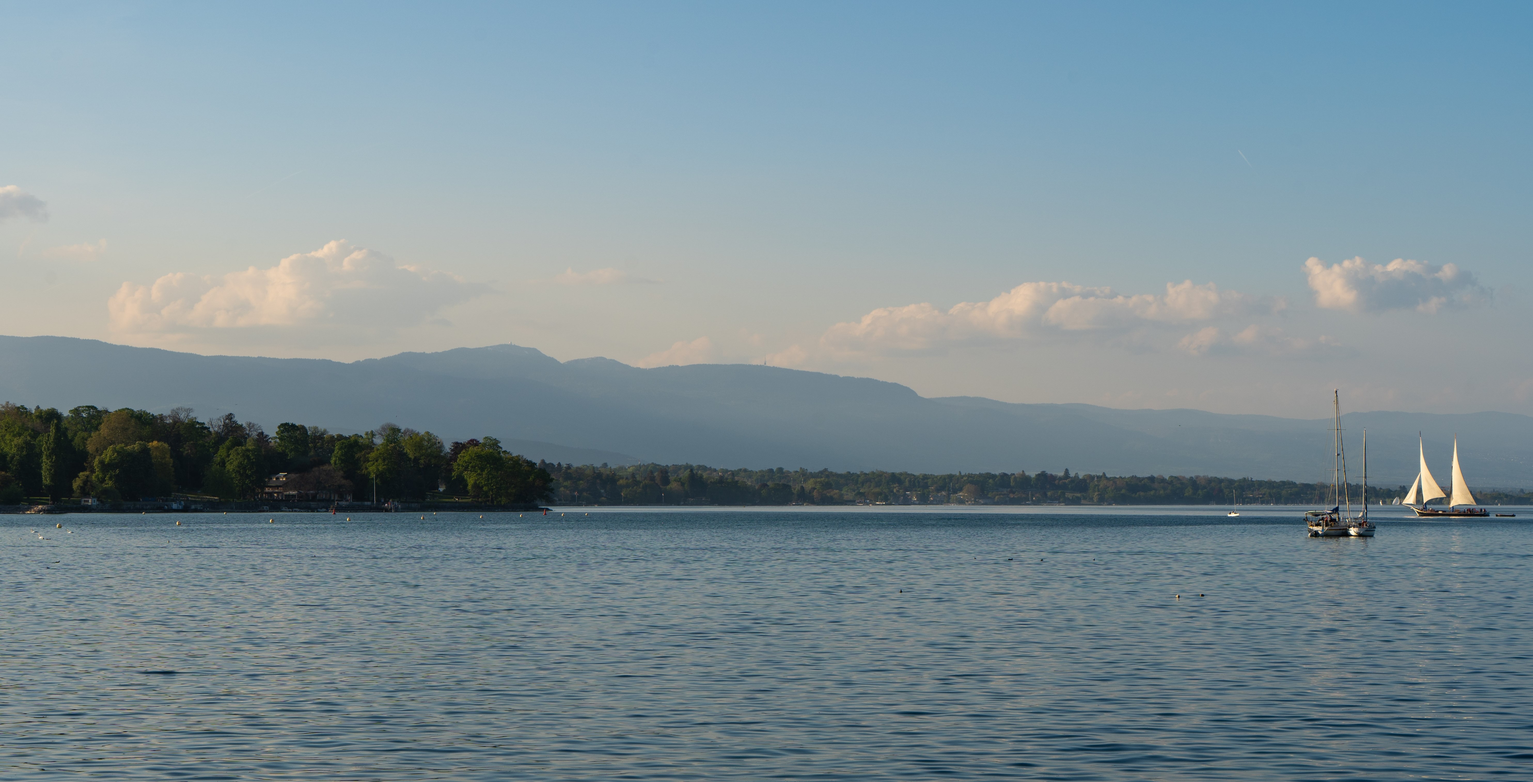 A lake view of Geneva lake, where Fidinam has an office