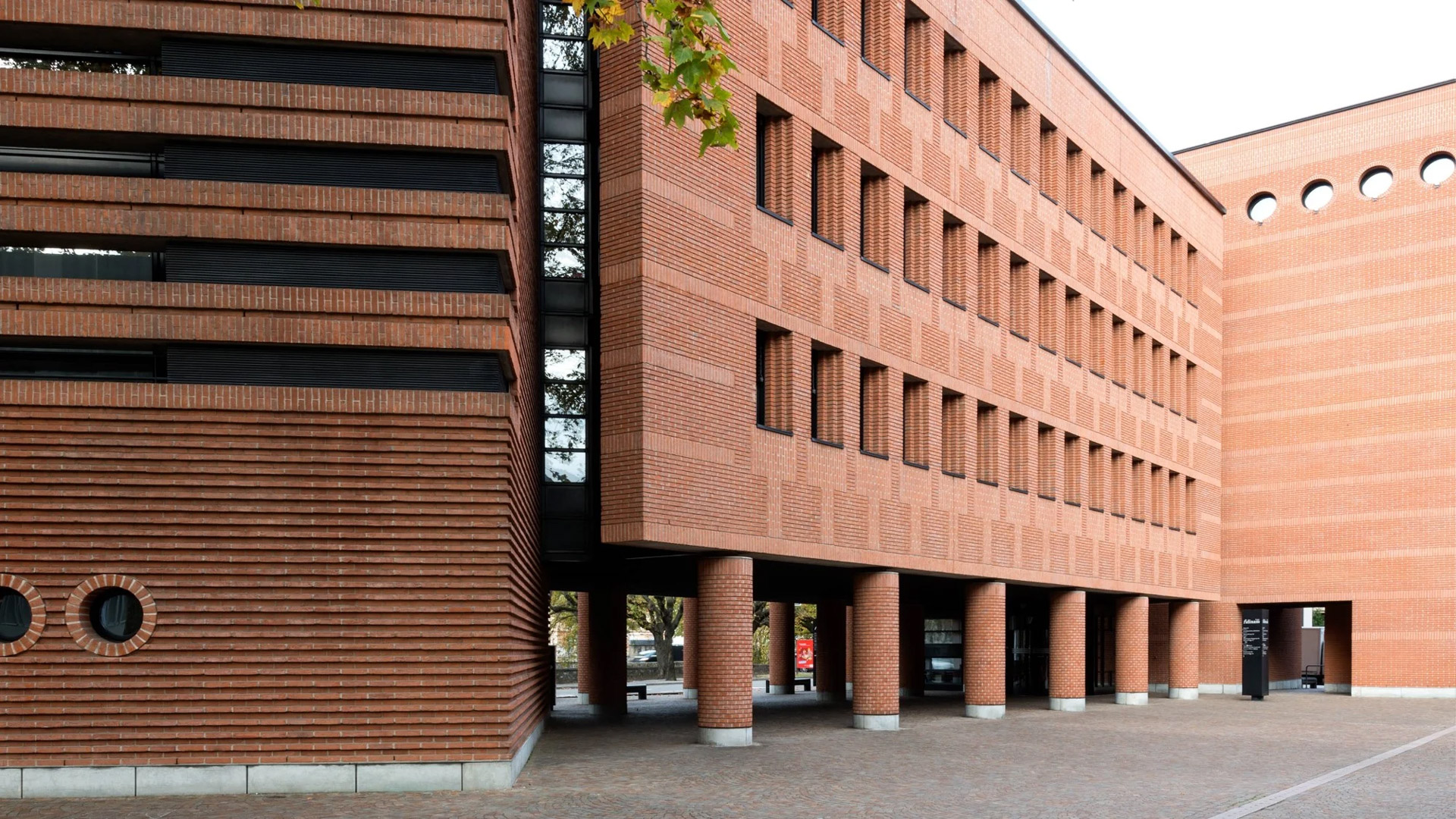 alt=
