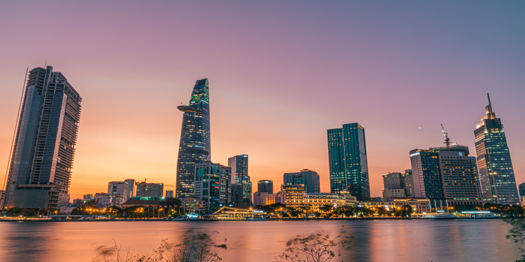 I palazzi di Ho Chi Minh City, Vietnam, al tramonto.