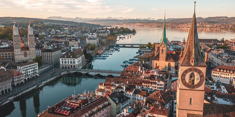 People in an office discussing the end of bearer shares in Switzerland